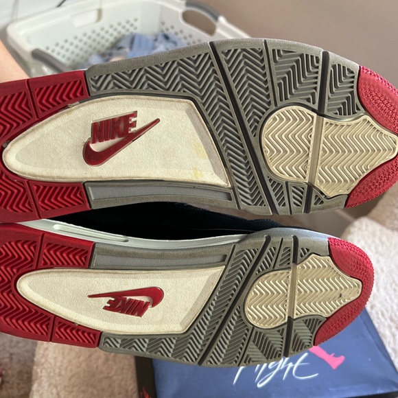Jordan 4 Retro Bred (2019) - Picture 9 of 9